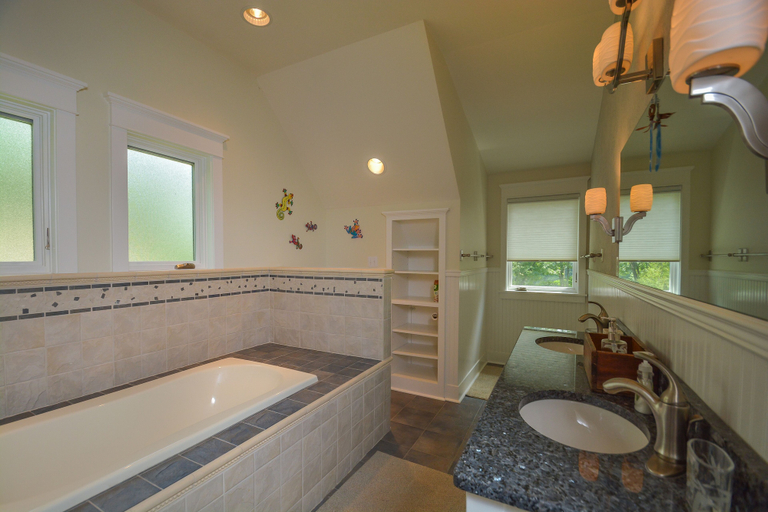 Bathroom 4, Whisked Away, Garrett