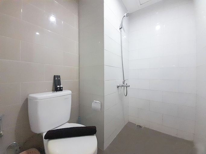 Bathroom 3, Cozy Designed Studio At Taman Melati Sinduadi Apartment, Sleman