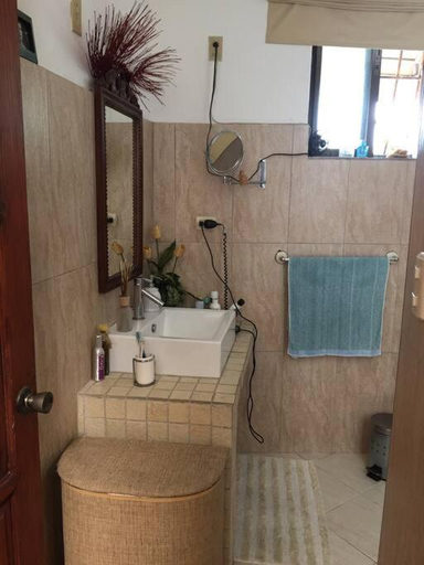 Bathroom 2, Centerpice Colonial Zone, Distrito Nacional