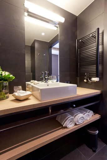 Bathroom 4, Hotel Neuvice, Liège