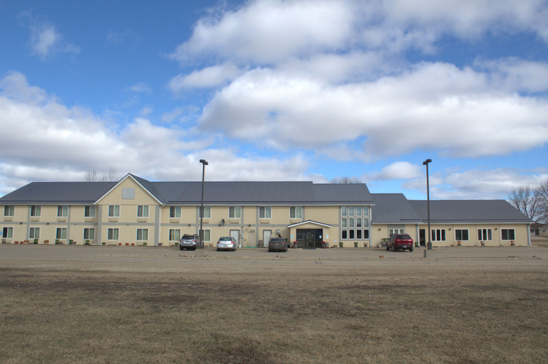 Exterior & Views 1, De Smet Super Deluxe Inn and Suites, Kingsbury