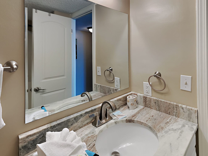Bathroom 4, Mariner East #306 by Resort Collection, Bay