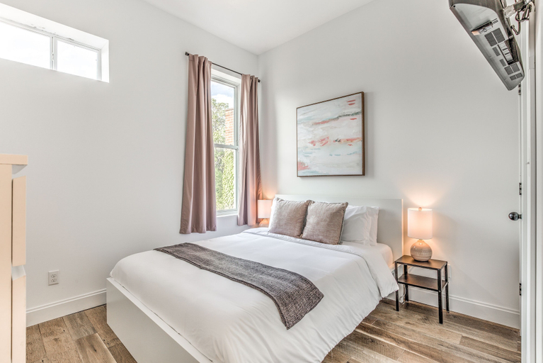 Bedroom 3, Delightfully Redesigned Home - JZ Vacation Rentals, Saint Louis