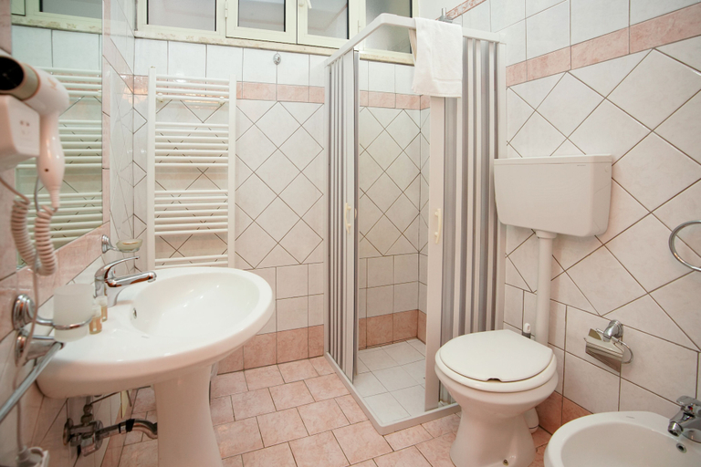Bathroom 4, Luxora Boutique B&B, Lecce