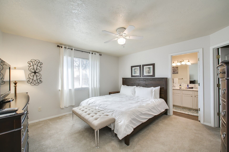 Bedroom 3, True Blue Family Home, Ada