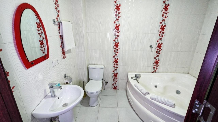 Bathroom 3, House Of Deja Vu, Tbilisi