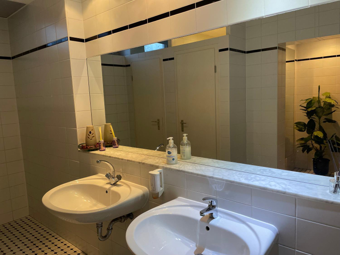Bathroom 5, Hotel Bitterfelder Hof, Anhalt-Bitterfeld
