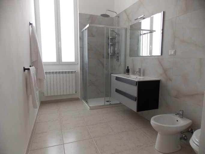 Bathroom 4, Mammarusina, Brindisi