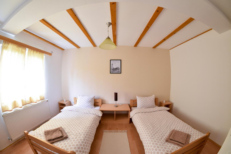 Bedroom 2, Sobe Zlatnik, Petrovac
