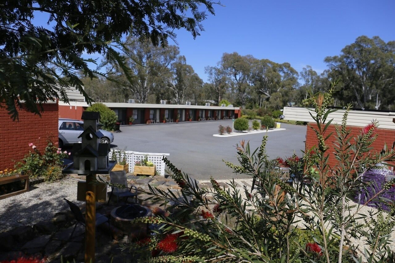 Exterior & Views 2, Seymour Motel, Mitchell - North
