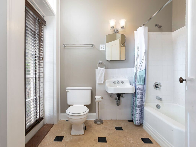 Bathroom 4, Southern Belle Terrace, Chatham