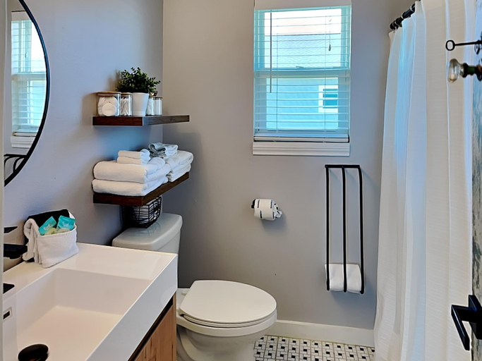 Bathroom, That's What Sea Said, Galveston