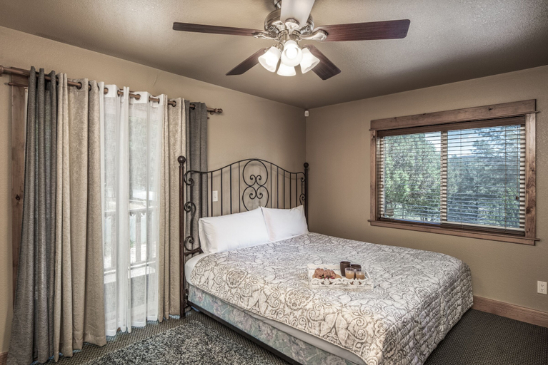Bedroom 2, Double Elk Lodge, Lincoln