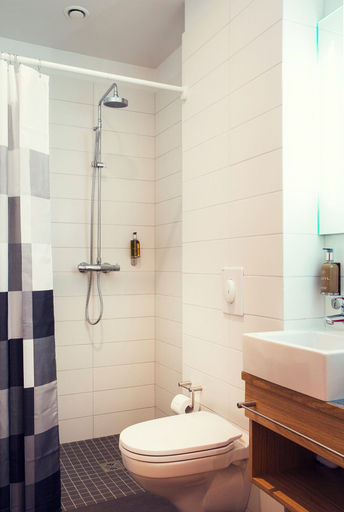 Bathroom 4, Hotel Lotus, Reykjavík