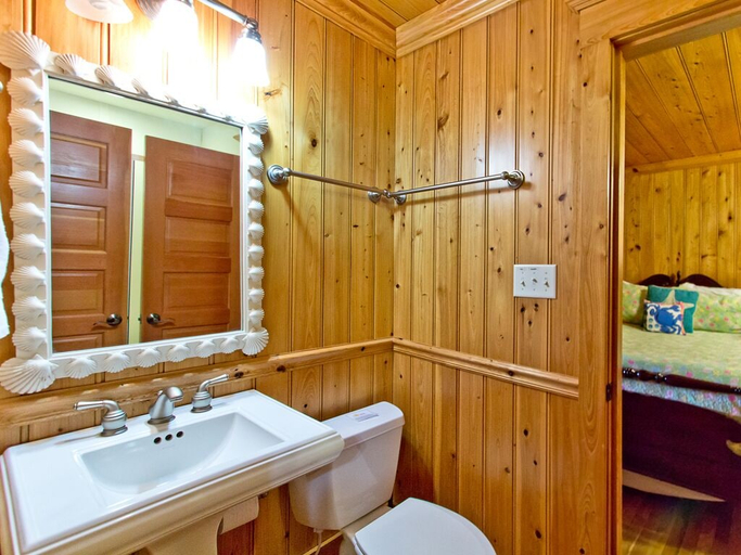 Bathroom 3, Van Horne Villa by Tybee Vacation Rentals, Chatham