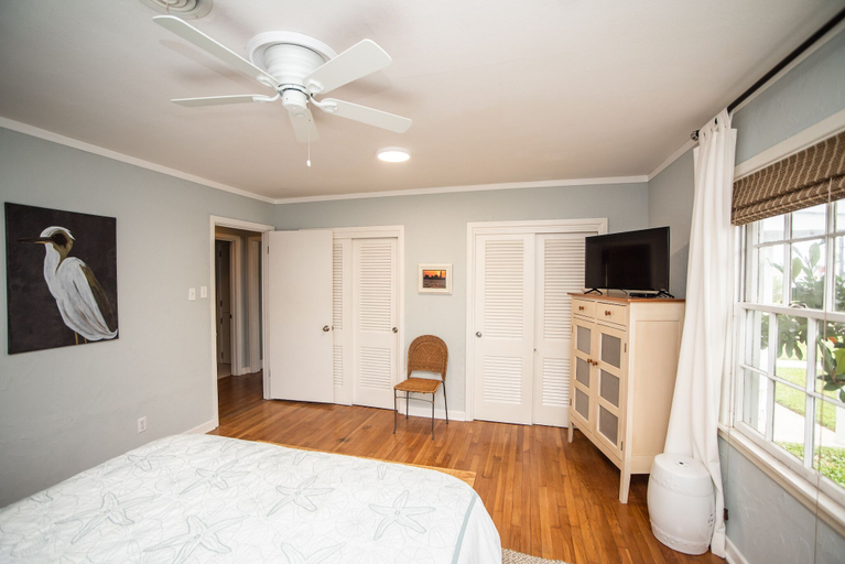 Bedroom 3, Oleander House - Pet Friendly! Private Pool!, Nueces