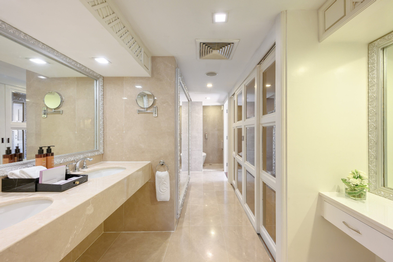 Bathroom 23