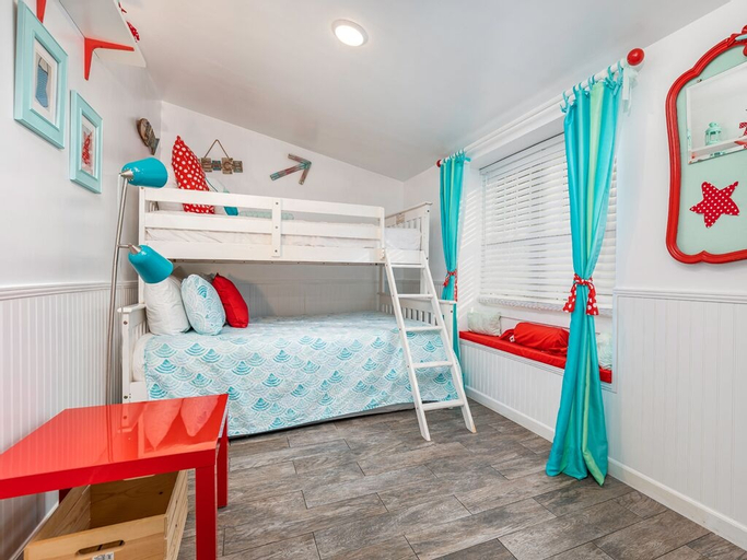 Bedroom 2, Wish Upon A Starfish, Chatham