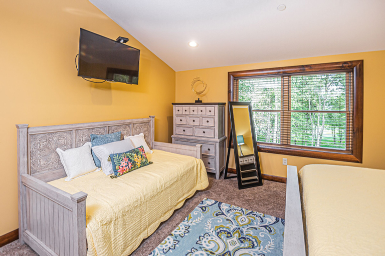 Bedroom 2, Winter, Spring, Summer or Fall, Garrett