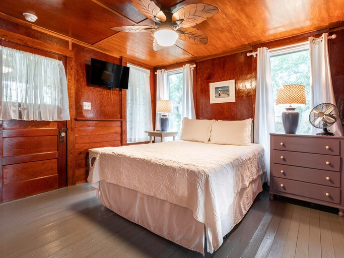 Bedroom 3, Whelk Come Inn by Tybee Vacation Rentals, Chatham