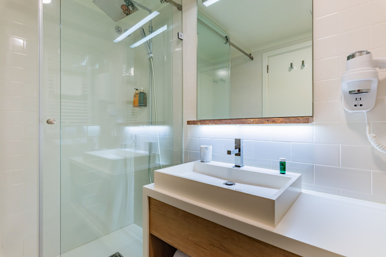 Bathroom 11