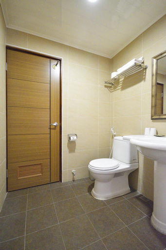 Bathroom 10