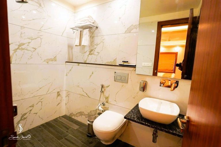Bathroom, The Olivia, Varanasi