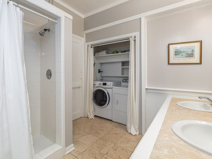 Bathroom 4, Endless Summer, Chatham