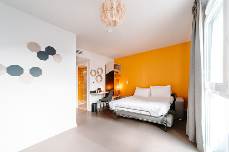 Bedroom 3, Beelodge Hôtel Blois Centre, Loir-et-Cher