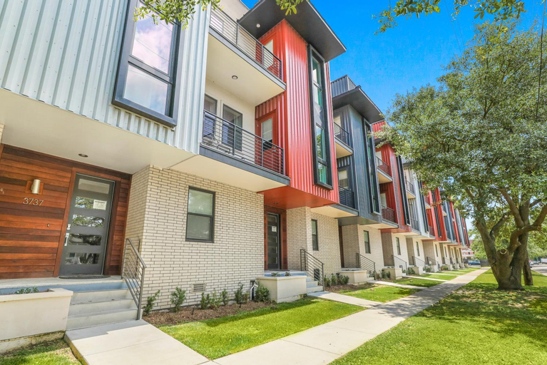 New Construction Elegant Villas, Orleans