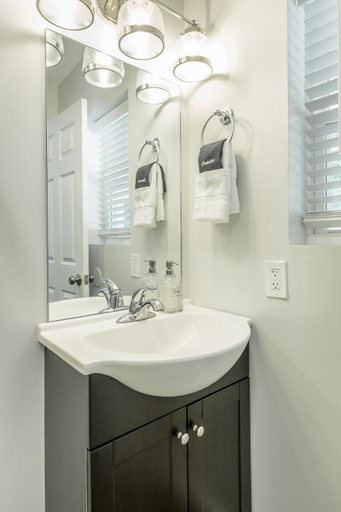 Bathroom 3, 08 The Evans Room - A PMI Scenic City Vacation Rental, Hamilton