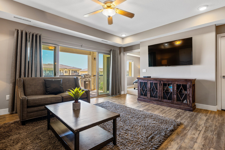 Living area 5, Sunset Point #w302 3 Bedroom Condo, Washington
