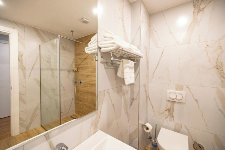 Bathroom 4, Duka Hotel, Vlorës