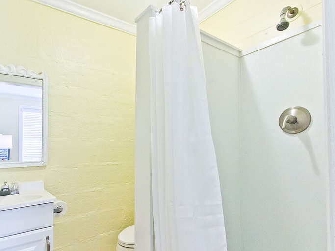 Bathroom 4, Palm Palm Cottage, Chatham