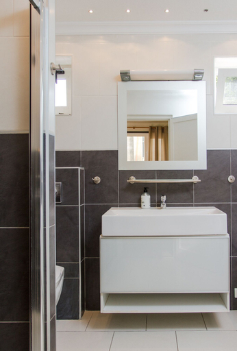 Bathroom 5, The Tree House Hostel, Santa Cruz de Tenerife