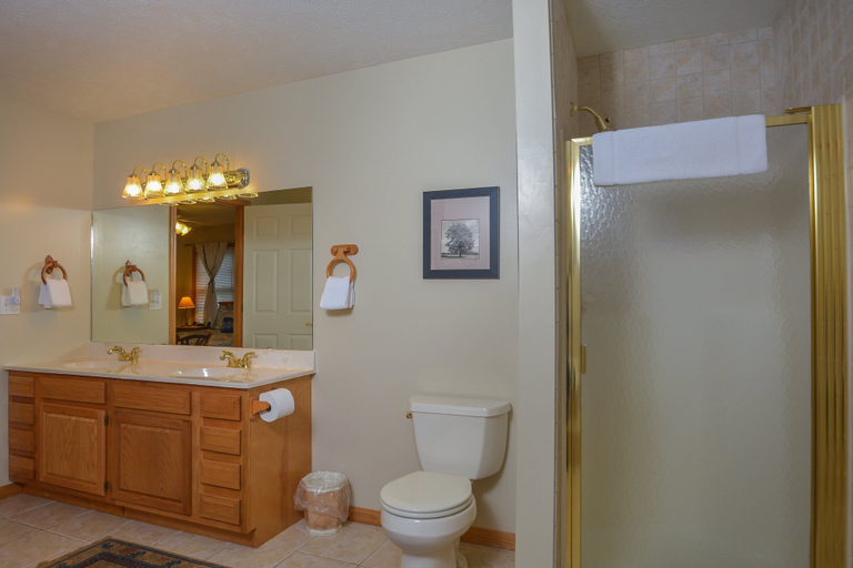 Bathroom 3, Memory Lane, Garrett