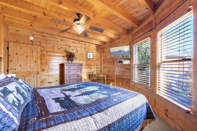 Bedroom 3, Just Hangin' Around, Sevier