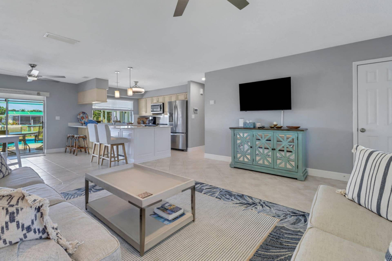 Others 1, 5240 SW 2nd PL, Lee