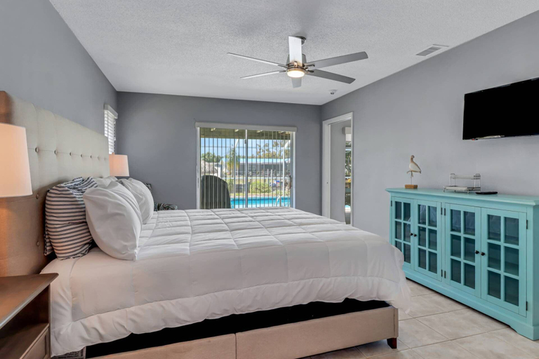 Others 5, 5240 SW 2nd PL, Lee