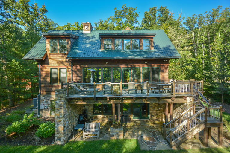 Exterior & Views
