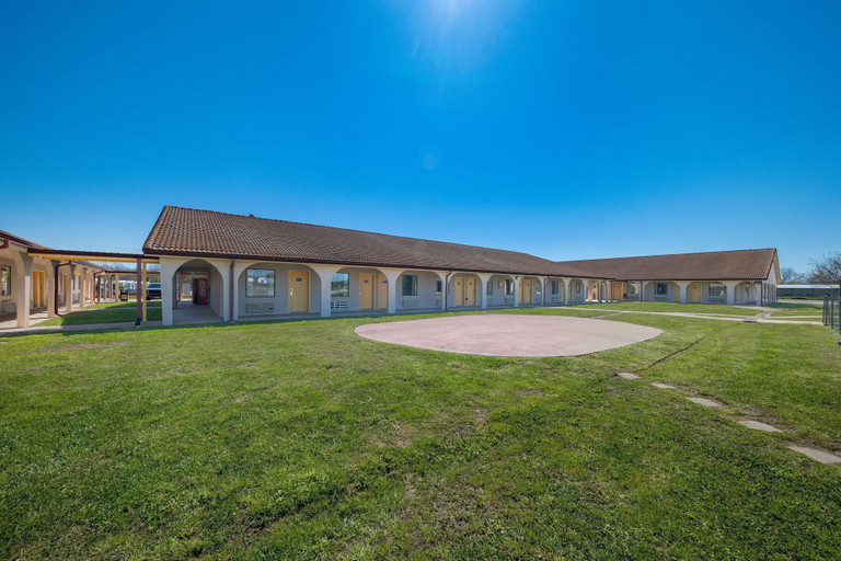 Exterior & Views 2, Americas Best Value Inn Bonham, Fannin
