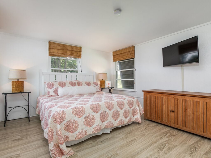 Bedroom 3, Endless Summer, Chatham