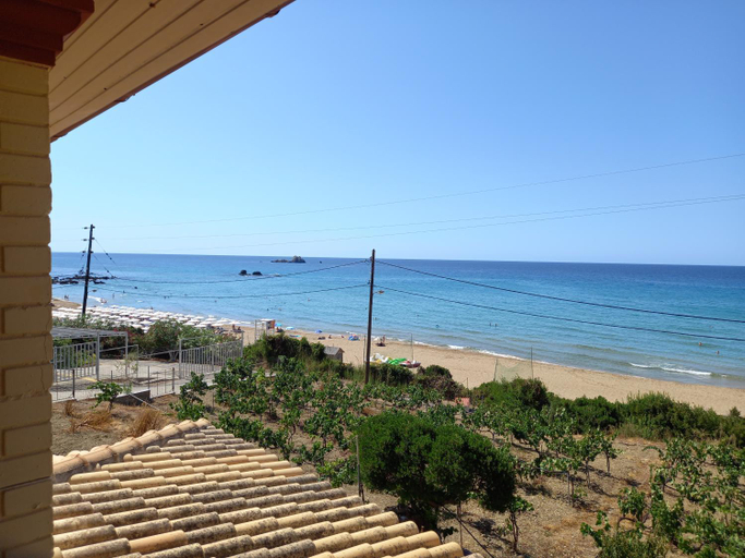 Others 5, Tolis aparts, Ionian Islands