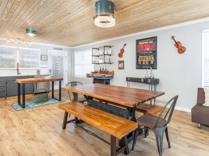 Food & Drinks, Free Bird by Tybee Vacation Rentals, Chatham