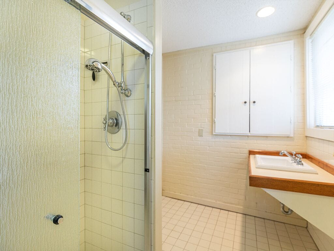 Bathroom 3, Tybee Trees, Chatham