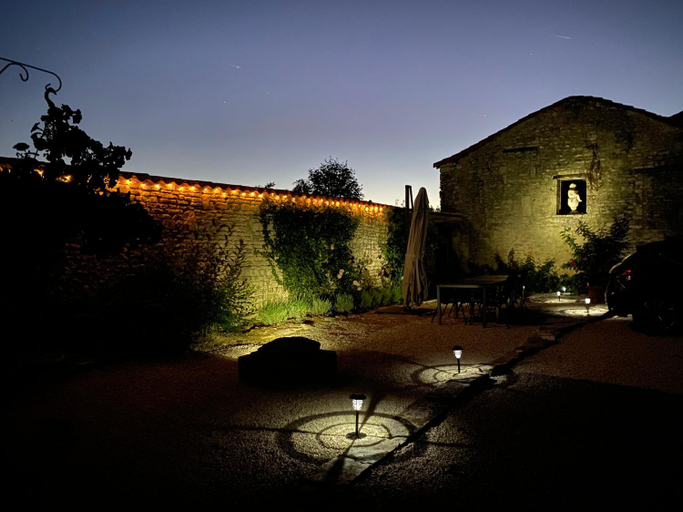 Others 2, Maison Dix Tusson, Charente