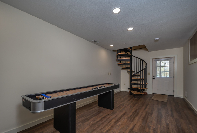 Others 5, Whistling Oaks, Garrett