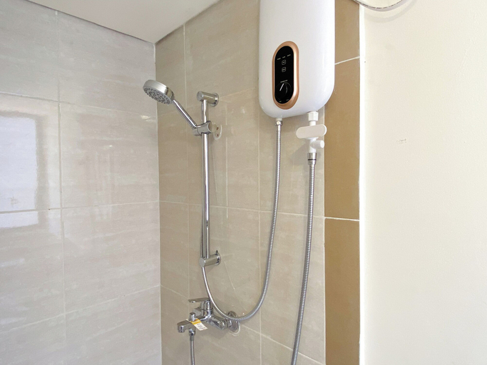 Bathroom 5, Comfortable And Cozy 2Br Meikarta Apartment, Cikarang