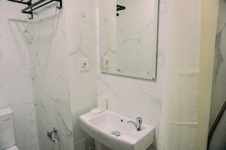 Bathroom 4, Nice And Modern Studio At 38Th Floor Pacific Garden Apartment, Tangerang