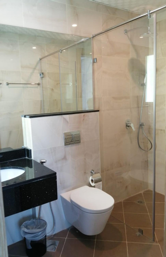 Bathroom 16